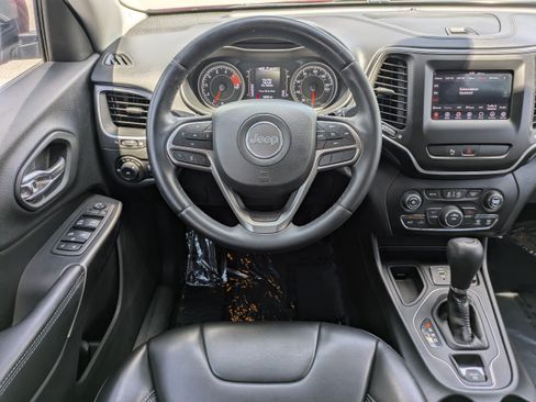 Used 2019 Jeep Cherokee Latitude Plus FWD image 16