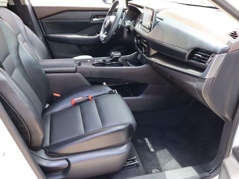 Used 2023 Nissan Rogue SV w/ SV Premium B Package FWD image 17