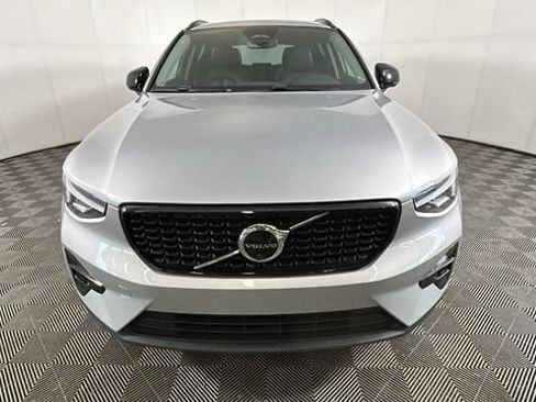 Used 2023 Volvo XC40 B4 Ultimate FWD image 7