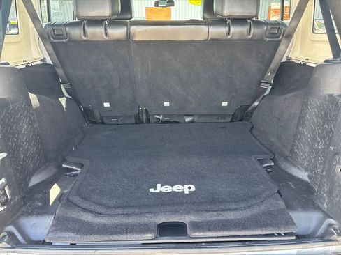 Used 2015 Jeep Wrangler Unlimited Sahara AWD/4WD image 22