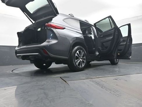 Certified 2021 Toyota Highlander XLE image 53