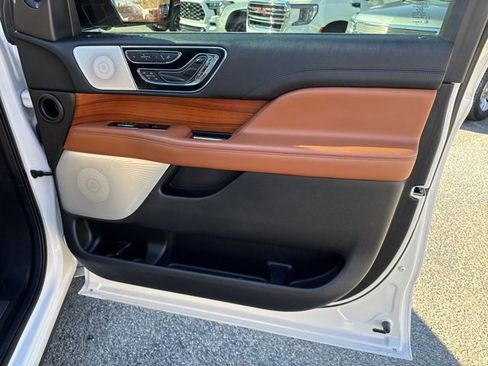 Used 2019 Lincoln Navigator Reserve image 29
