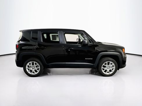 Used 2023 Jeep Renegade Latitude AWD/4WD image 4