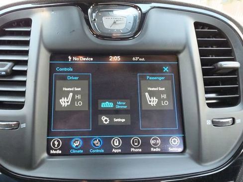 Used 2018 Chrysler 300 S AWD/4WD image 19