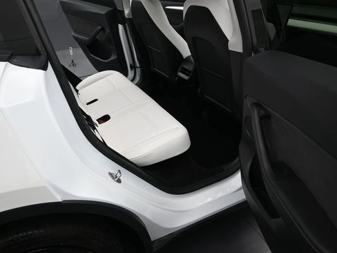 Used 2024 Tesla Model Y Long Range image 15