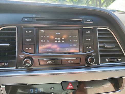 Used 2015 Hyundai Sonata SE w/ Option Group 09 FWD image 19