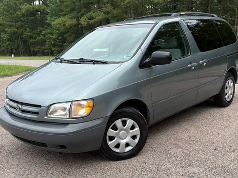 Used 1999 Toyota Sienna CE FWD image 2