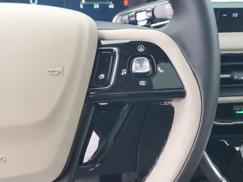 New 2026 Lincoln Corsair Premiere image 18