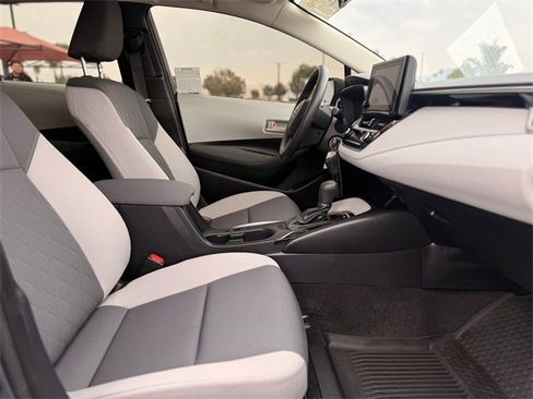 Used 2025 Toyota Corolla LE image 20