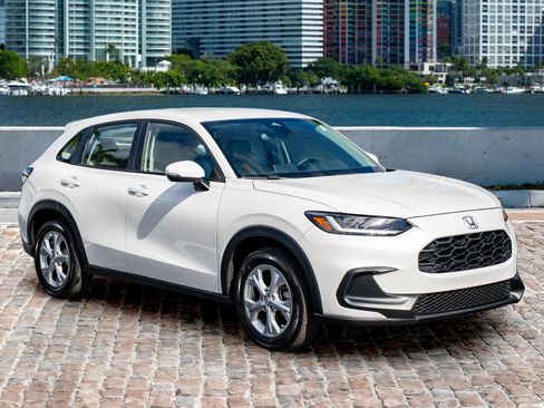 Certified 2023 Honda HR-V LX image 3