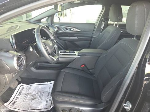 Used 2025 Chevrolet Equinox EV LT w/ Comfort Package FWD image 12