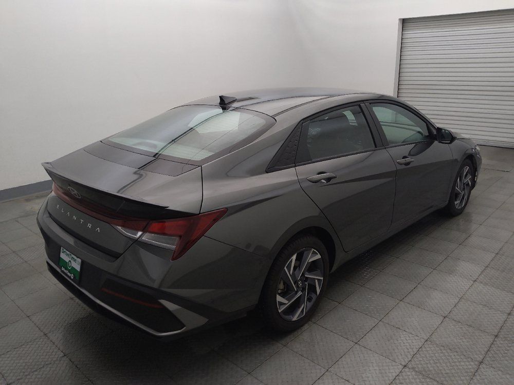Used 2025 Hyundai Elantra Sport FWD image 9