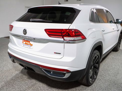 Used 2022 Volkswagen Atlas Cross Sport SE w/ Black Wheel Package AWD/4WD image 7