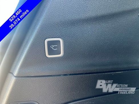 Used 2025 Chrysler Pacifica Select image 23