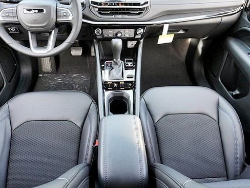 Used 2026 Jeep Compass Latitude image 23