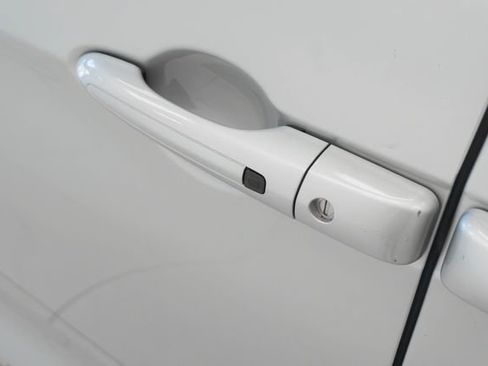 Used 2024 Chrysler Pacifica Touring-L FWD image 29