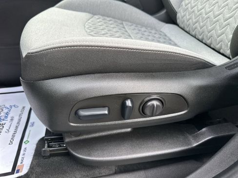 Used 2024 Chevrolet Equinox LS w/ LS Convenience Package FWD image 12