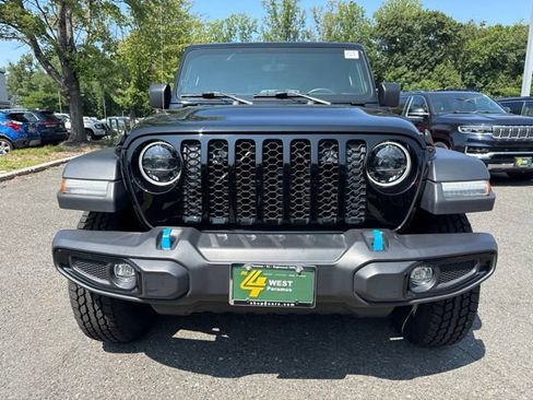 Used 2023 Jeep Wrangler Unlimited w/ Cold Weather Group AWD/4WD image 2