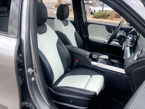 Used 2023 Mercedes-Benz GLB 250 4MATIC image 8