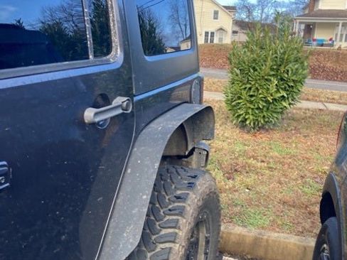 Used 2016 Jeep Wrangler Unlimited Rubicon image 2