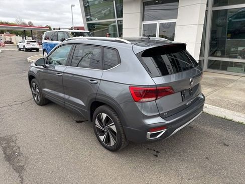 Used 2024 Volkswagen Taos SE image 5