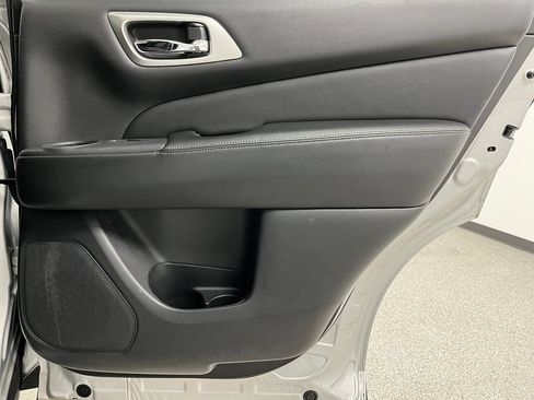Used 2018 Nissan Pathfinder SV FWD image 51