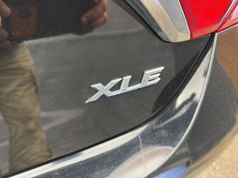 Used 2017 Toyota Camry XLE w/ Moonroof Package image 24