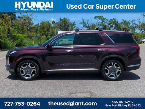 Used 2024 Hyundai Palisade SEL w/ Premium Package FWD image 2