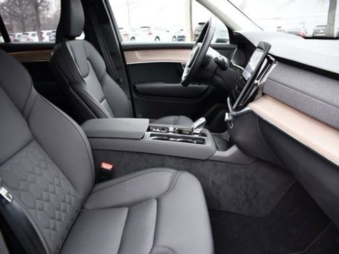 Certified 2025 Volvo XC90 B6 Plus image 27