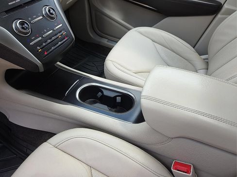 Used 2017 Lincoln MKC Select w/ Select Plus Package FWD image 10