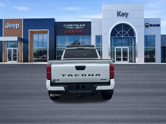Used 2025 Toyota Tacoma TRD Sport AWD/4WD image 4