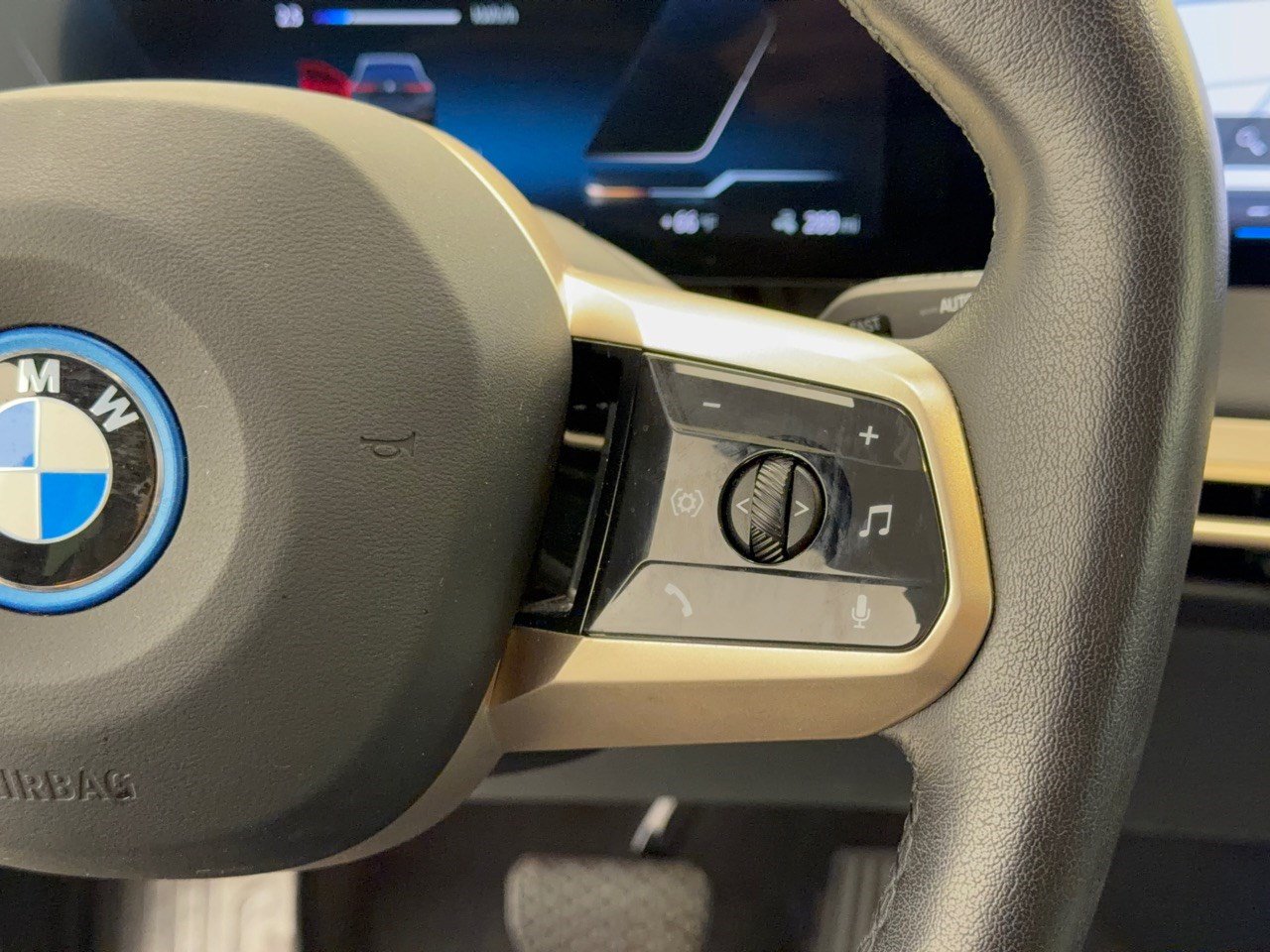 Used 2024 BMW iX xDrive50 AWD/4WD image 19