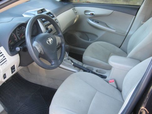 Used 2013 Toyota Corolla LE FWD image 11