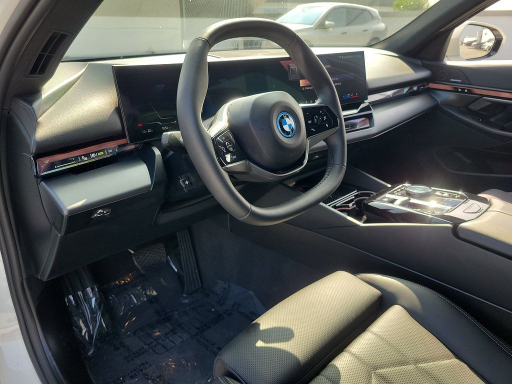 Used 2024 BMW i5 eDrive40i w/ Convenience Package RWD image 19