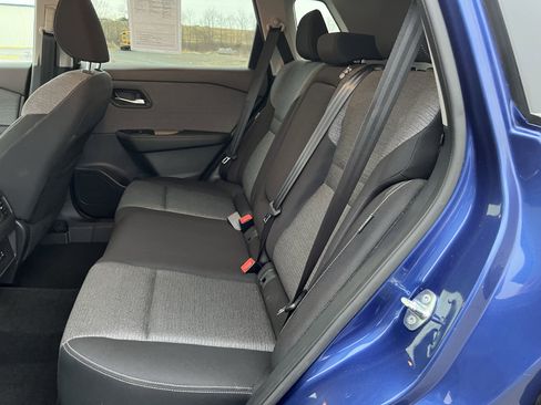 Used 2021 Nissan Rogue SV image 14