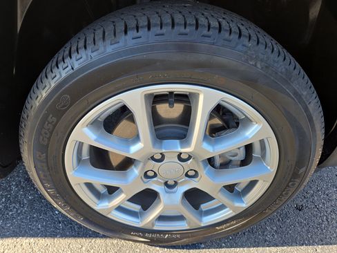 Used 2024 Jeep Compass Latitude AWD/4WD image 10