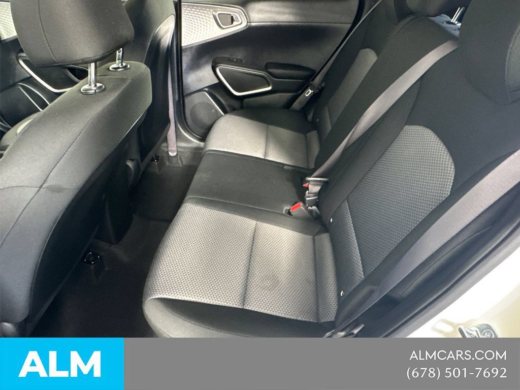 Used 2025 Kia Soul LX w/ LX Technology Package FWD image 23