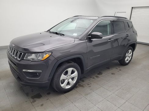 Used 2019 Jeep Compass Latitude w/ Popular Equipment Group AWD/4WD image 2