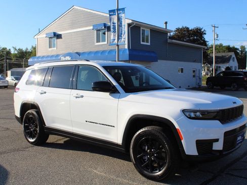 Used 2024 Jeep Grand Cherokee L Laredo image 5