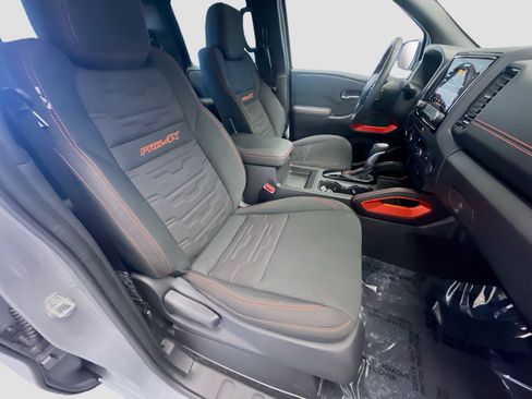 Used 2024 Nissan Frontier PRO-4X w/ Off-Road Protection Package image 18