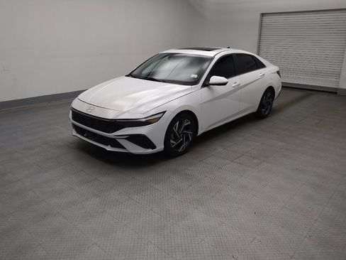 Used 2024 Hyundai Elantra SEL w/ Convenience Package FWD image 2