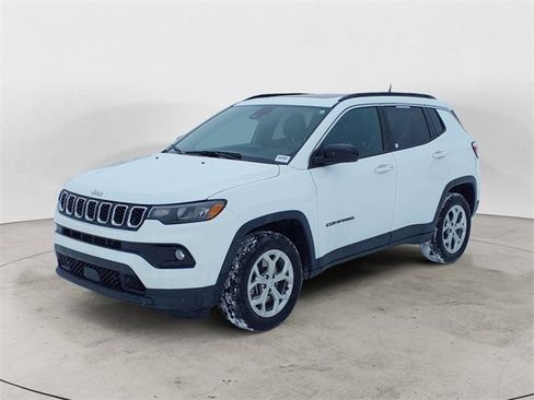 Used 2024 Jeep Compass Latitude w/ Sun and Sound Group image 1