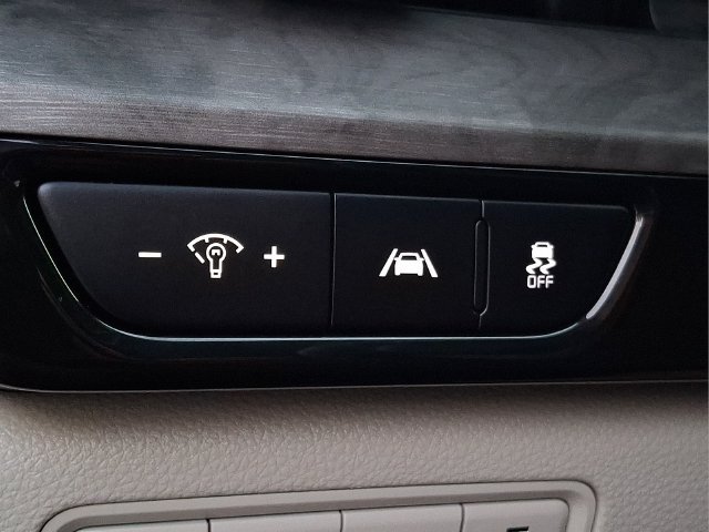 Used 2024 Kia Carnival EX FWD image 23