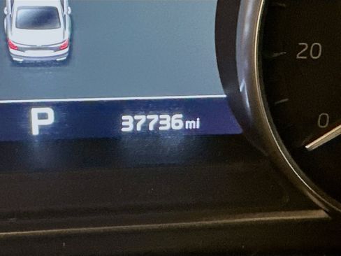 Used 2020 Kia K900 Luxury image 19