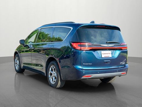 Used 2023 Chrysler Pacifica Limited AWD/4WD image 5
