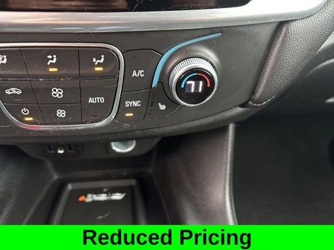 Used 2022 Chevrolet Traverse LT w/ Midnight/Sport Edition image 24