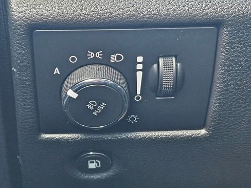 Used 2022 Jeep Grand Cherokee Limited image 20