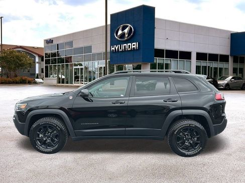 Used 2020 Jeep Cherokee Trailhawk image 2