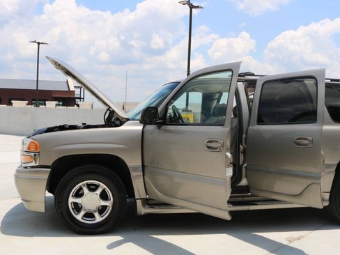 Used 2001 GMC Yukon XL Denali AWD/4WD image 71