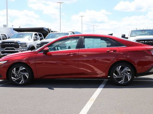 Used 2025 Hyundai Elantra SEL FWD image 4